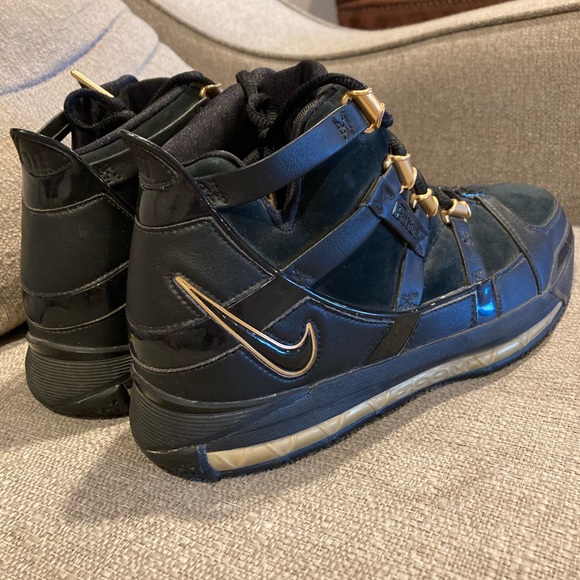 Men’s Nike Zoom LeBron 3 Retro - Picture 3 of 4